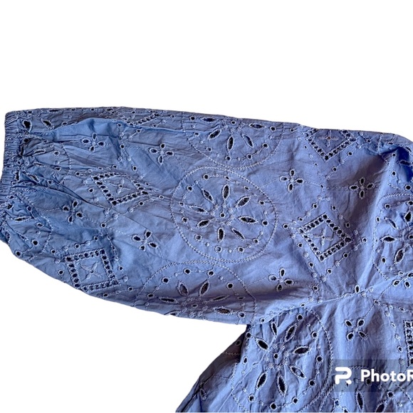 Gap Extra-Small Eyelet Cotton Crop Top - Picture 4 of 4